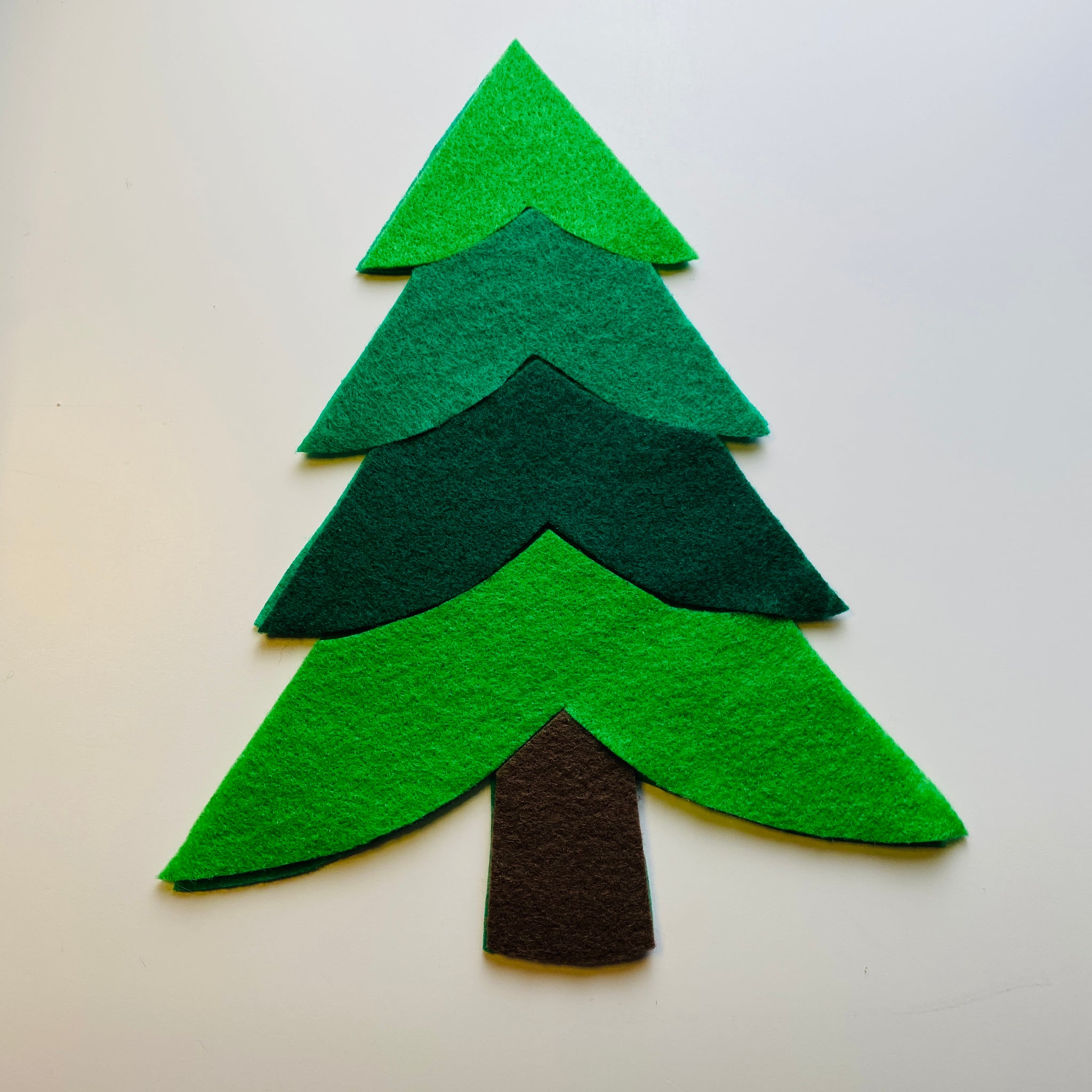 DIY Felt Christmas Tree Template – Learning with Play